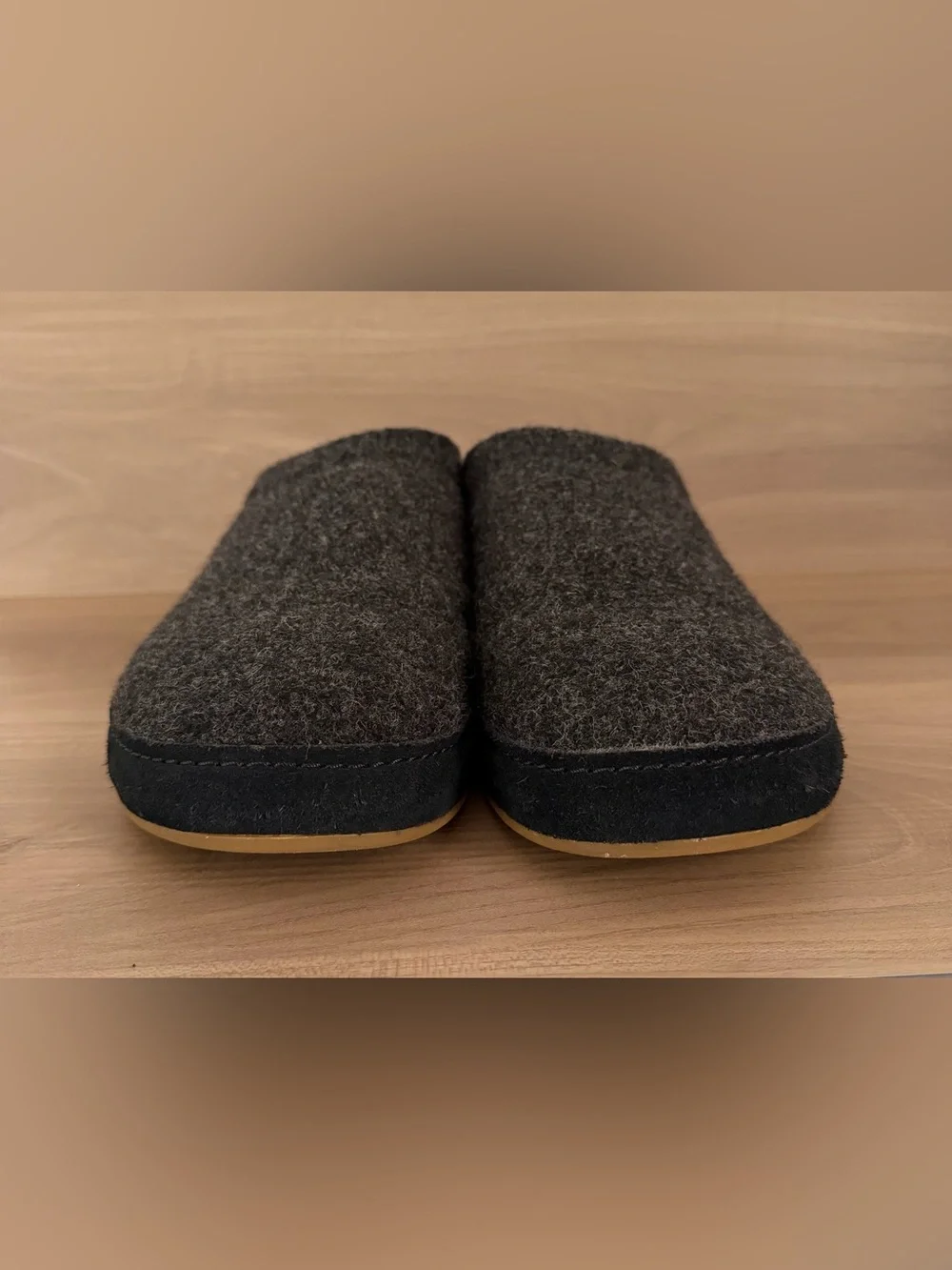 OluKai Hamani Hulu Slippers Mens Size 11 Shearling Wool Mule Shoes Dark Shadow